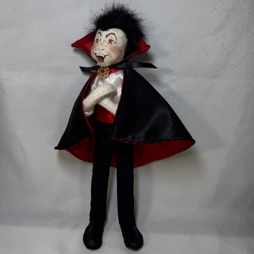 Annalee Mobilitee 2004 Halloween Vampire Doll Black Red Satin Rare 11" Dracula